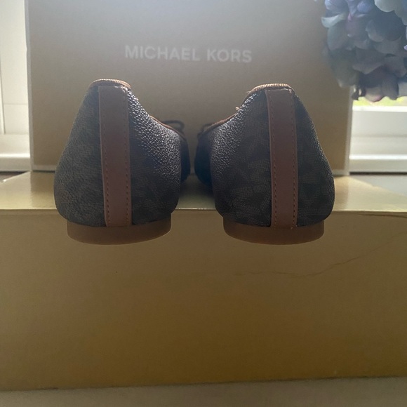 Michael Kors Signature Print Gale Flats, Size 6, Color: Brown - Picture 6 of 10